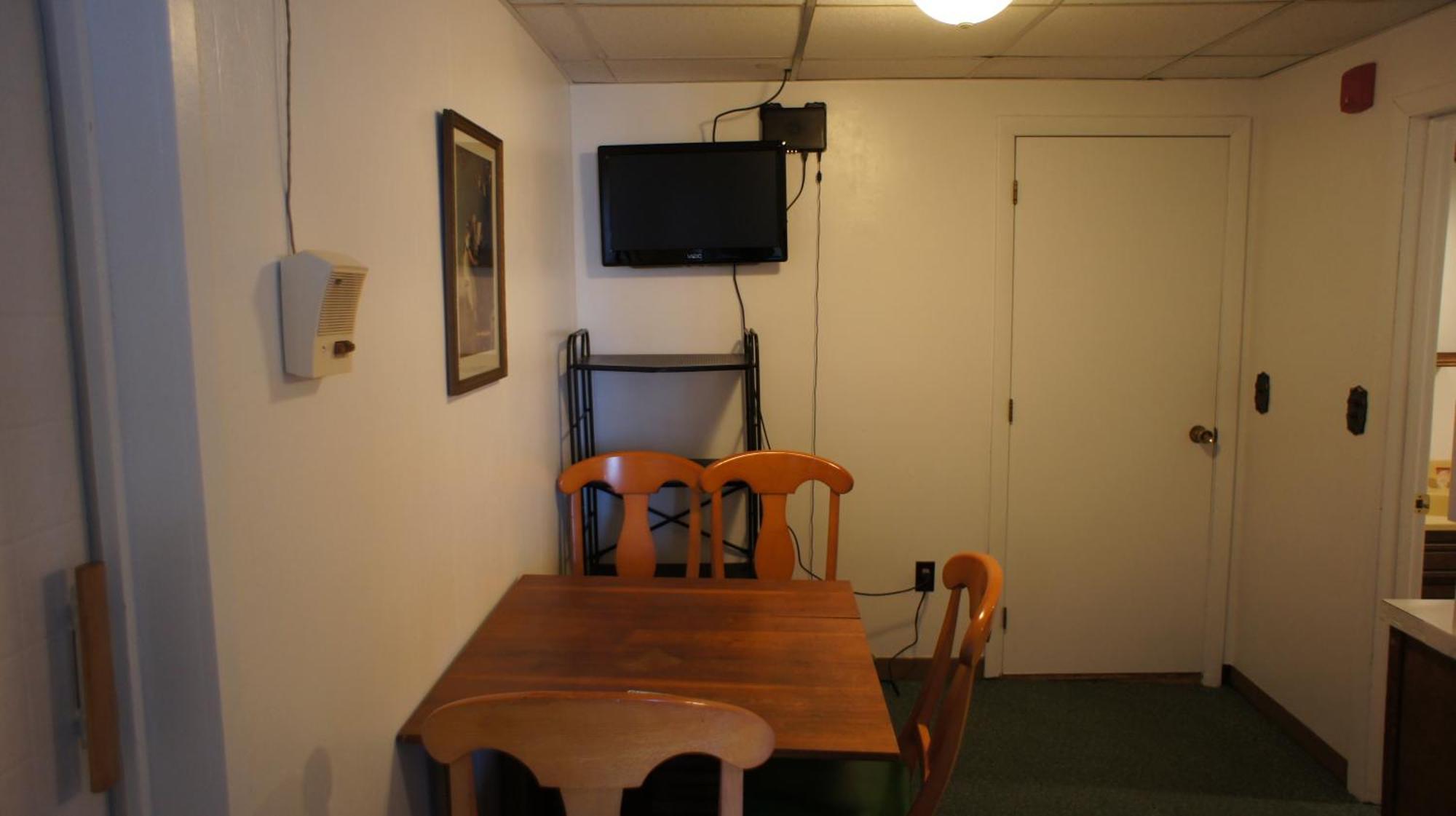 Hillcrest Inn Hampton Room photo